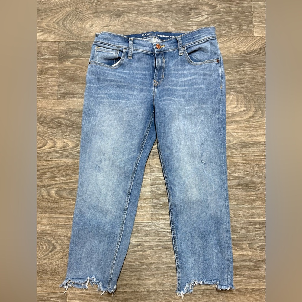 Old Navy Size 6 Distressed Cropped Jeans